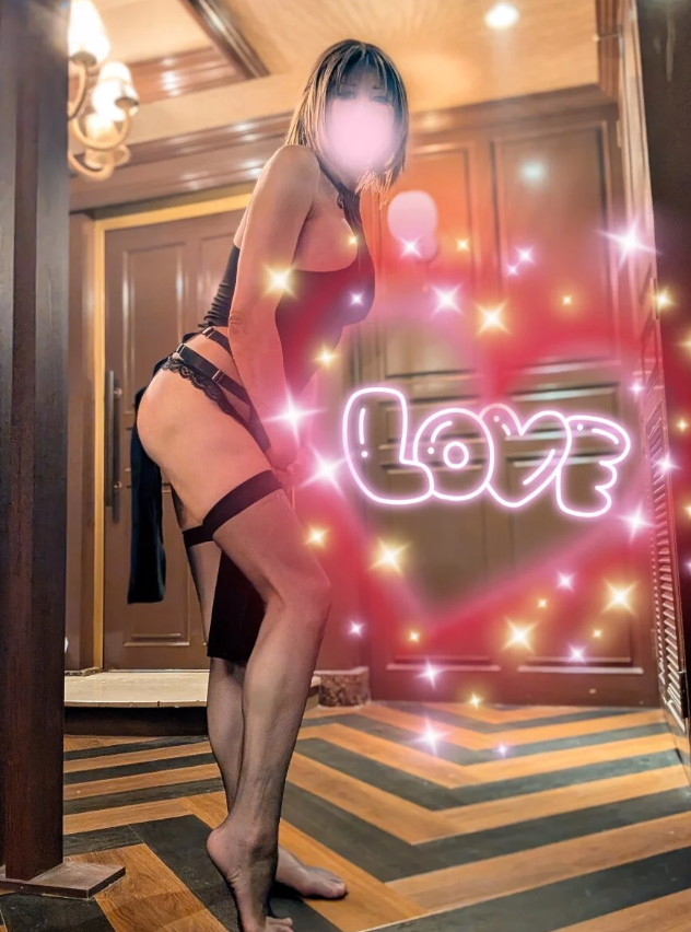 グラマーなボディやスラっとした美脚